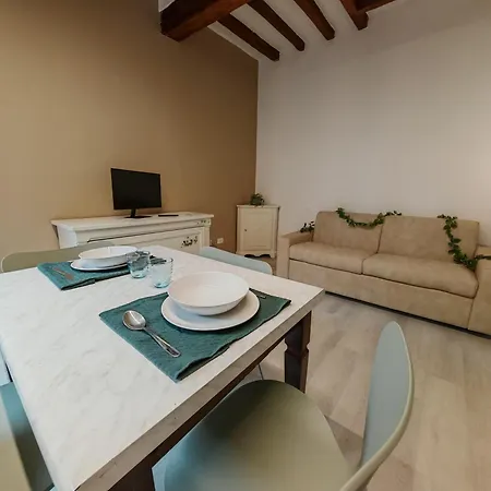 Daire La Sosta-appartamento A Pochi Passi Dalla Stazione *